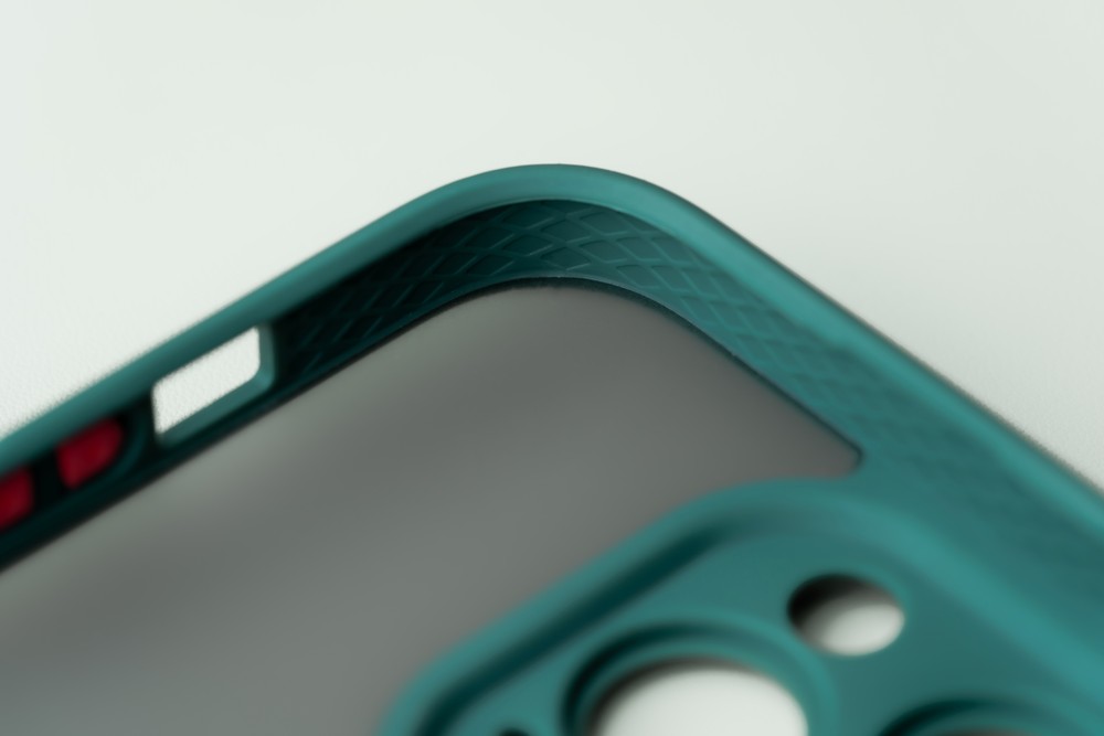 Zbliżenie na precyzyjne wycięcia w etui Bizon Case Hybrid Ring