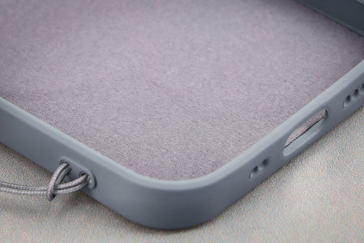 Zbliżenie na wyściółkę z mikrofibry w etui Bizon Case Silicone Magnetic Sq