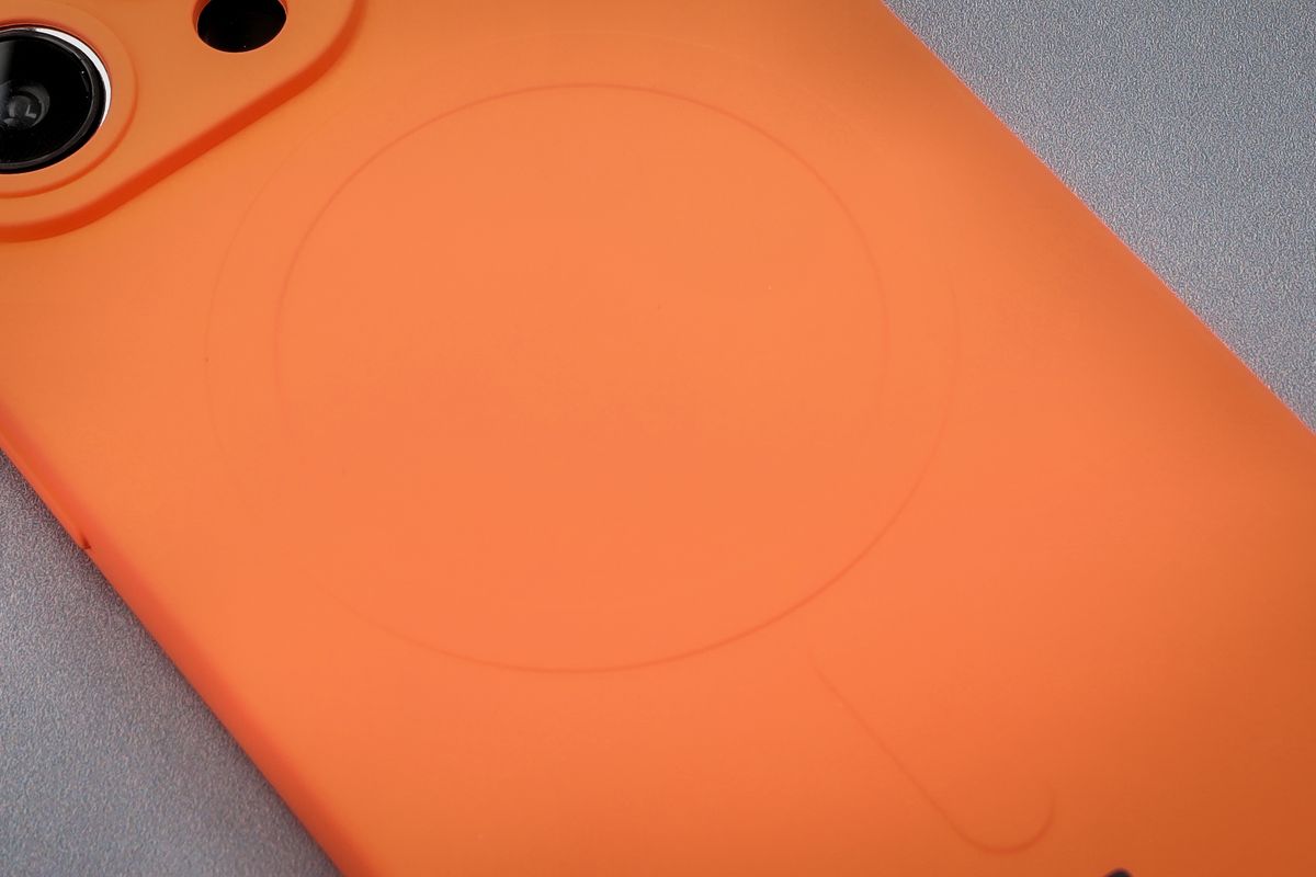 Zbliżenie na pierścień magnetyczny w etui Bizon Case Silicone Magnetic
