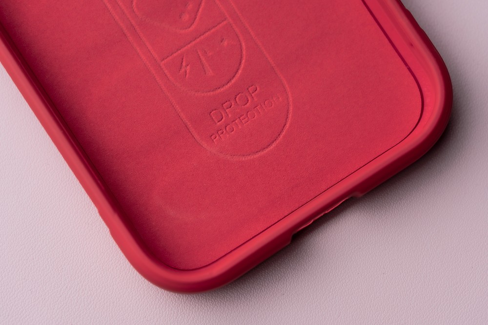 Zbliżenie na wyściółkę z mikrofibry w etui Bizon Case Tur