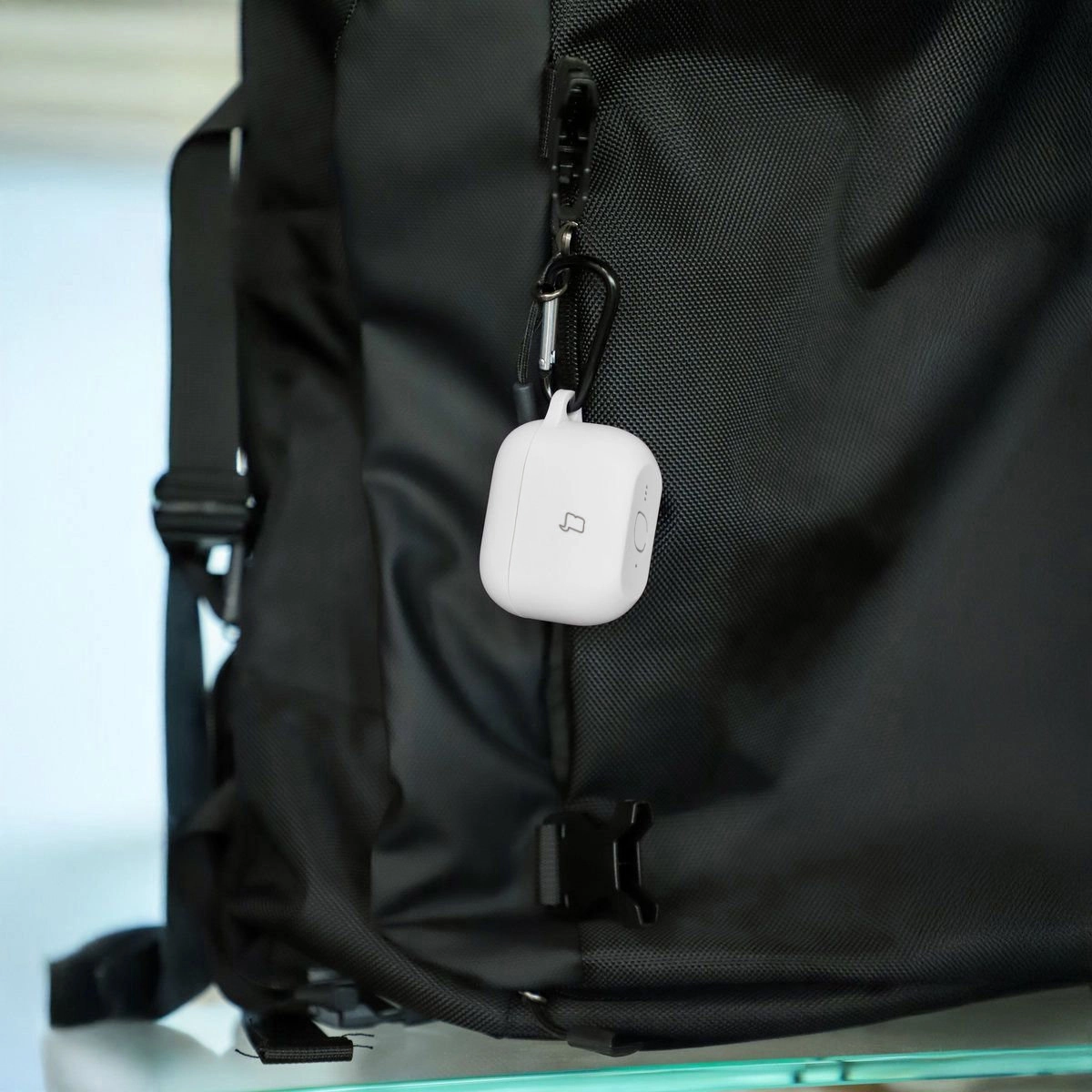 Wbudowany karabińczyk do etui Bizon Case Headphone Silicone do AirPods Pro 3