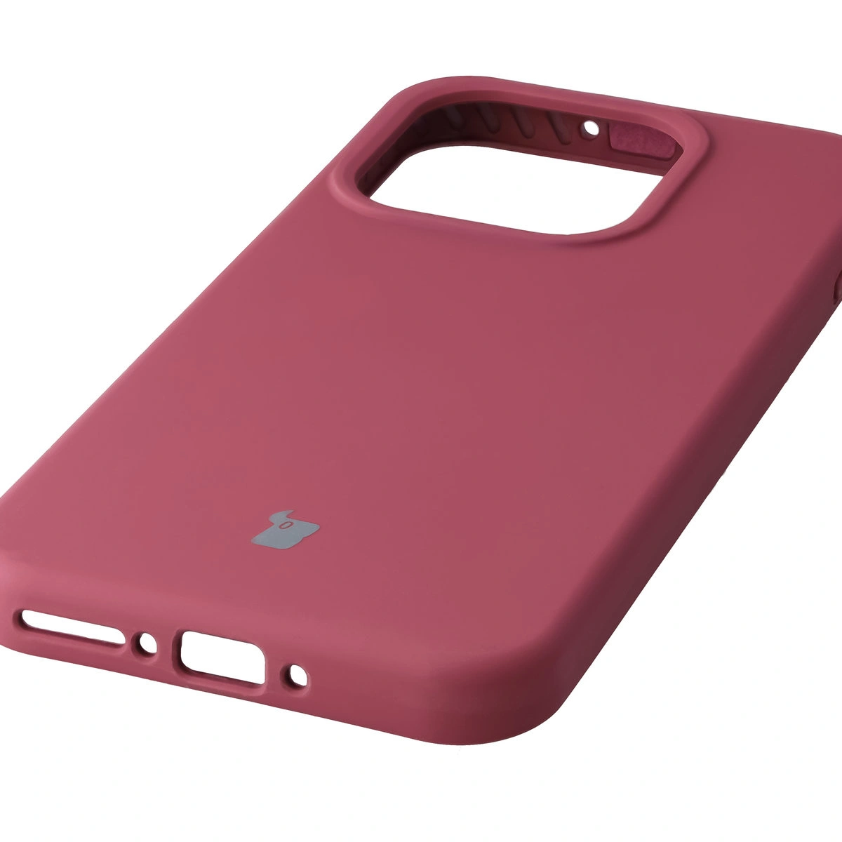 Zbliżenie na precyzyjne wycięcia i możliwość ładowania indukcyjnego w etui Bizon Soft Case do OnePlus 15