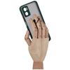 Etui z uchwytem na palec Bizon Case Hybrid Ring do Motorola Moto E22 / E22i, przydymione z ciemnozieloną ramką