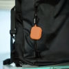 Silikonowe etui z karabińczykiem Bizon Case Headphone Silicone do AirPods Pro 2, marchewkowe
