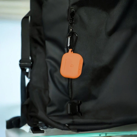 Silikonowe etui z karabińczykiem Bizon Case Headphone Silicone do AirPods Pro 2, marchewkowe
