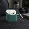 Silikonowe etui z karabińczykiem Bizon Case Headphone Silicone do AirPods 4, ciemnozielone